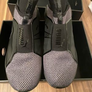 Woman’s 9.5 Fenty Puma Sneakers